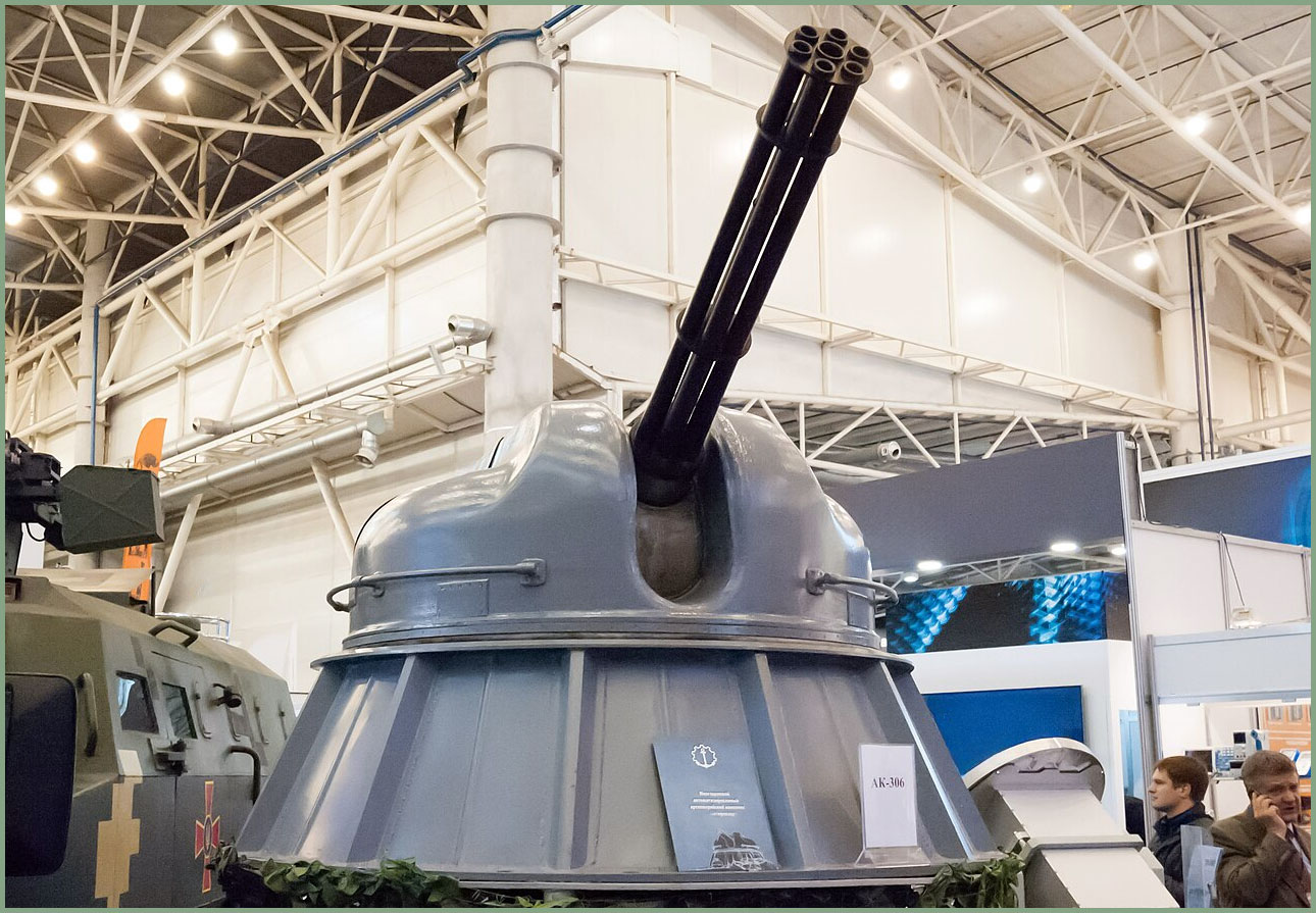 Корабельная пушка крушит дроны с земли.